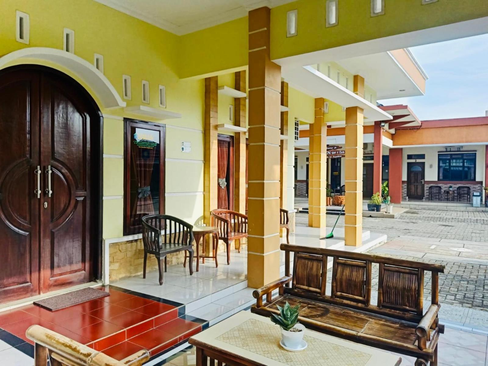 Ahlen Pangandaran Hotel Room photo